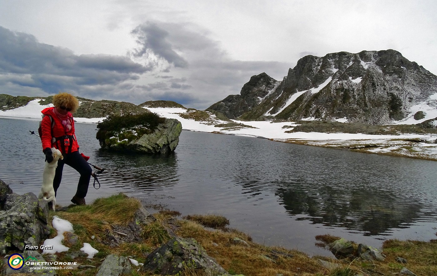 71 Laghetto di Ponteranica con isoletta e Monte Triomen.JPG -                                